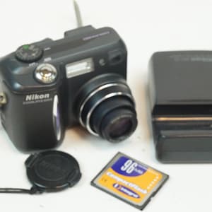 Nikon Coolpix 885, petit appareil photo numérique Y2K + carte