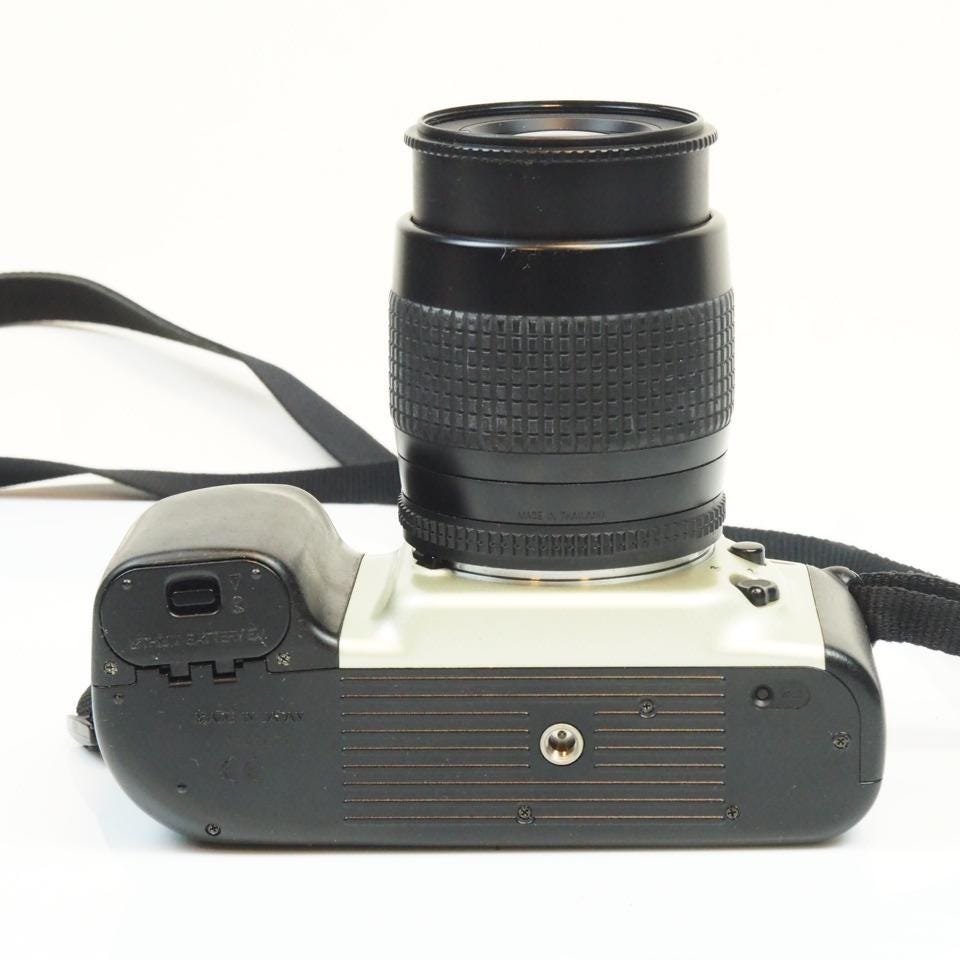 Nikon F50 (または N50)、100%動作確認済み！35-80 mm Nikonレンズ搭載