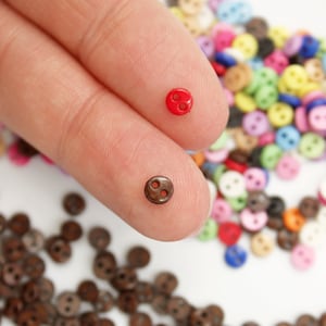 Xucus 250pcs 11 Colors 3mm Mini Plastic Round Tiny Buttons for Dolls Soft  Toys Clothes Sewing 2 Holes Dollmaking Accessories - (Color: Black)