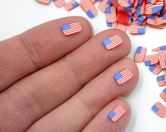 Mini adornos patrióticos para uñas de arcilla polimérica con banderas estadounidenses (paquete de 300)