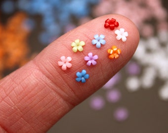 Teensy Flowers 100 or 200 Pk Micro 1:24 Scale Multi Color Mix Polyresin Flower Blooms for Fairy Garden, Nail Art, Terrarium, Scrapbooking