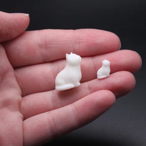 Gatos en miniatura (paquete de 4), escala 1:24, sin pintar, para casa de muñecas. imagen 13