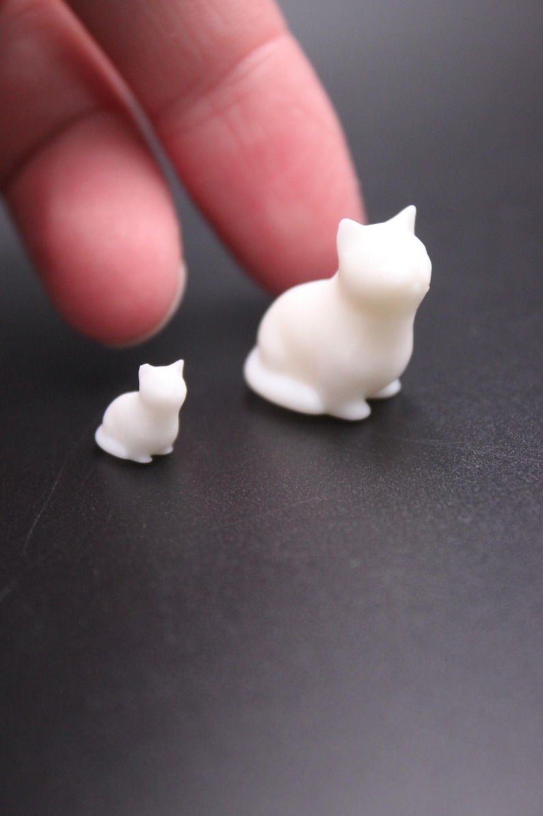 Gatos en miniatura (paquete de 4), escala 1:24, sin pintar, para casa de muñecas. imagen 5