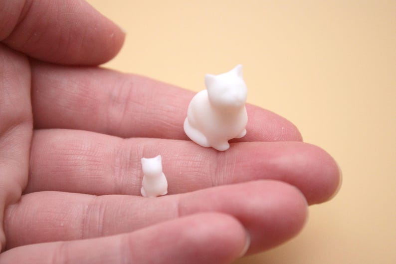 Gatos en miniatura (paquete de 4), escala 1:24, sin pintar, para casa de muñecas. imagen 11