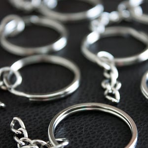 Keychain Rings 50-Pack – Bulk Metal Keyrings for DIY Crafts, Handmade Plushies, Jewelry Making, Party Favors & Small Business Projects