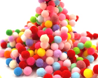 Pompones pequeños (paquete de 500), bolas de 6 mm para manualidades, multicolor o mezcla navideña en rojo, verde y blanco.