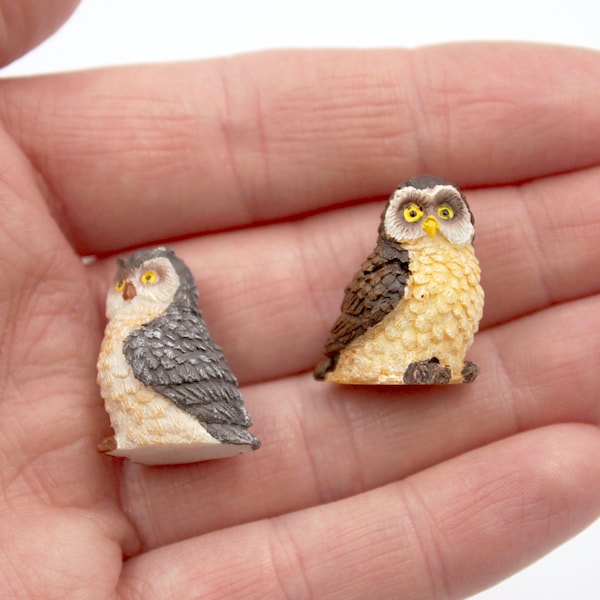 Owl Miniature 1:24 Scale Realistic Bird for Fairy Gardens - Choose 1 Bird from 2 Styles - Fairy Garden and Dollhouse Models Craft Supplies