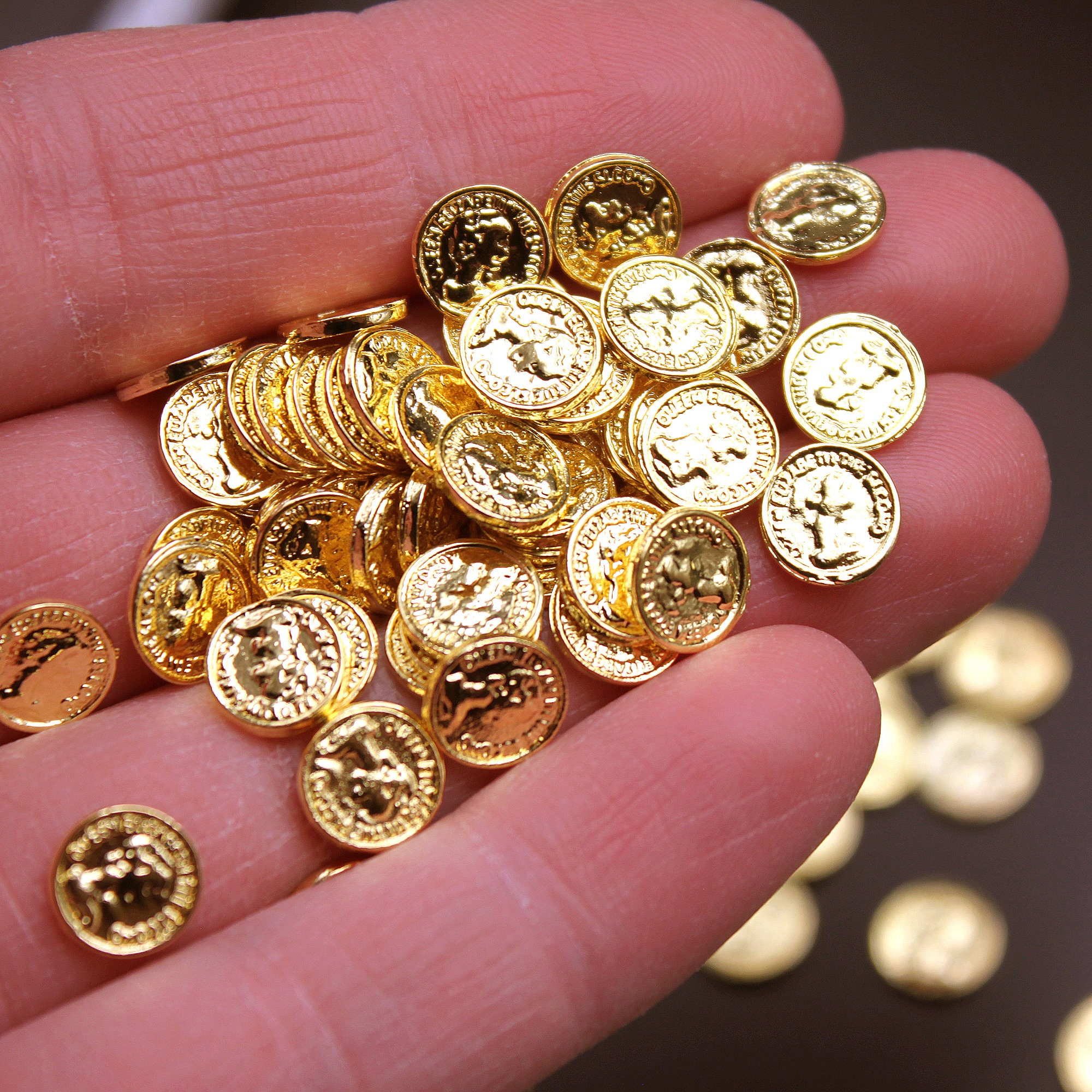 Gold Coins 25 or 50 or 100 Pk Miniature 1:6 Scale Gold, Silver Zinc Alloy  Doubloon St Patrick Leprechaun, Pirate Treasure, Dollhouse Money -   Sweden