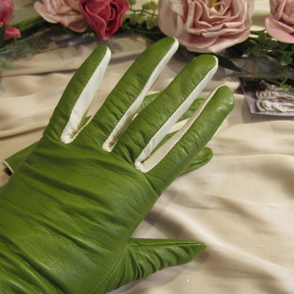 Kid leather green and cream zip up wrist length gloves