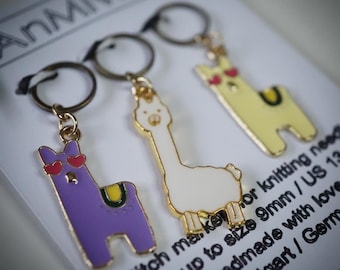 Alpaca Lama stitch markers in gold / brass / Maschenmarkierer / charms / pendants / Anhänger