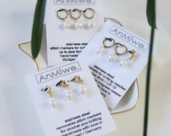 stainless steel white-pearl stitch-markers in gold/ stitch marker / maschenmarkierer / progress keeper / charms / pendants / stitch marker