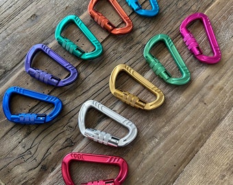 Colorful Auto-Locking Carabiner for Dog Leash, Accessory Utility Clip for Lead, Bags and Craft Projects