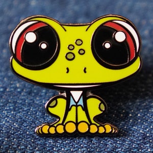 Cute Tree Frog Enamel Pin, Tree Frog Pin Gift, Hard Enamel Animal Pin, Animal Lover Gift - Charlie The Tree Frog