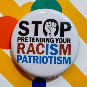 Arrêtez de prétendre que votre racisme est du patriotisme | Bouton épinglé de 1,25 pouce | Les vies noires comptent | BLM