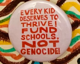 Jedes Kind verdient / 1,25 cm Button / Fund Schools, not Genocide / free Palestine