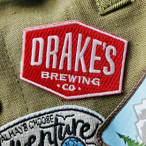 Écusson brodé rouge blanc Drake's Brewing Company, objets de collection à collectionner