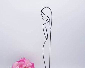 Wire sculpture of standing woman, elegant woman, personalize, office decor, home decor, desk decor, wire art, woman's figure, woman's body