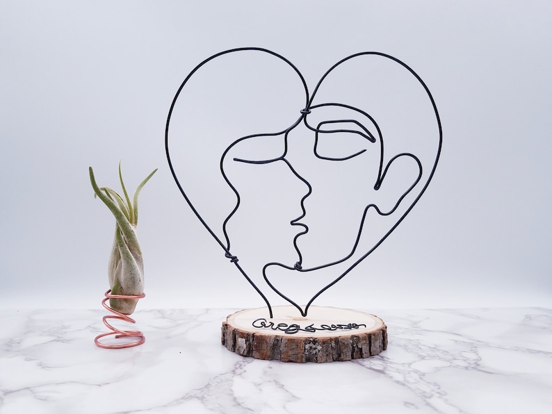 Wire sculpture of kissing couple, personalize, home decor, heart shaped, couple in love, Valentines's gift, wire art, wedding, anniversary image 2