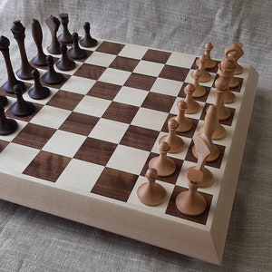 Handmade Walnut and Maple Wood Chess Set with Minimalist Design, Eco-Friendly Beeswax Finish, and Built-In Organizer imagem 8