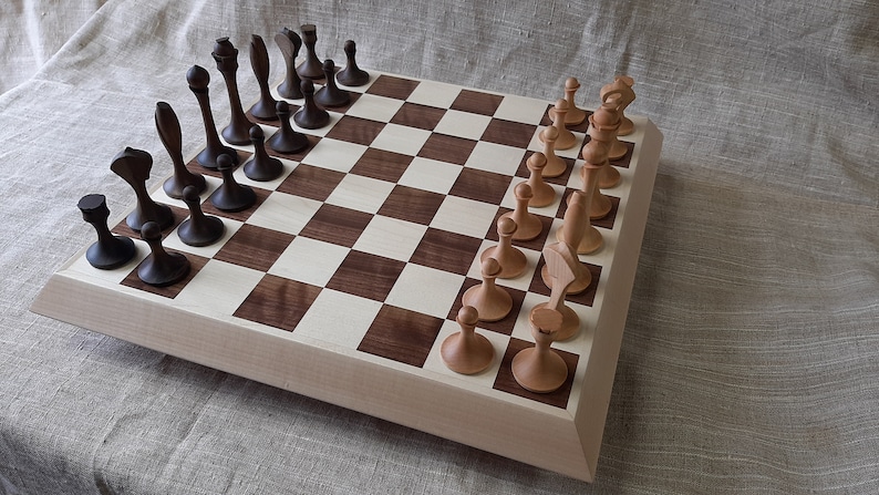 Handmade Walnut and Maple Wood Chess Set with Minimalist Design, Eco-Friendly Beeswax Finish, and Built-In Organizer imagem 8