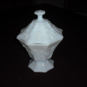 Vintage Sockel Milchglas Kompott mit Deckel, Anker Hocking, Trauben und Lass, Zuckerdose, Hochzeit, Weihnachten, Geschenk