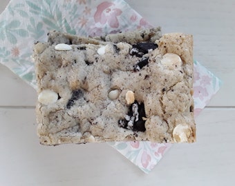 Cookies & Cream Blondies- Dessert, fresh baked, Oreo, White chocolate, dessert bars