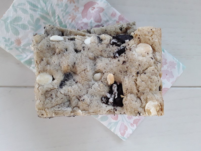 Cookies & Cream Blondies Dessert fresh baked Oreo White image 1