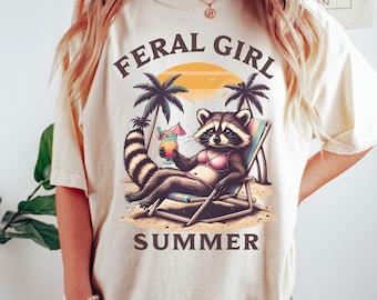 Feral Girl Summer Raccoon Png, Feral Beach Raccoon, Funny Raccoon T-Shirt Design, Letnia koszulka wakacyjna, Retro PNG, Letnie nadruki graficzne na koszulkę