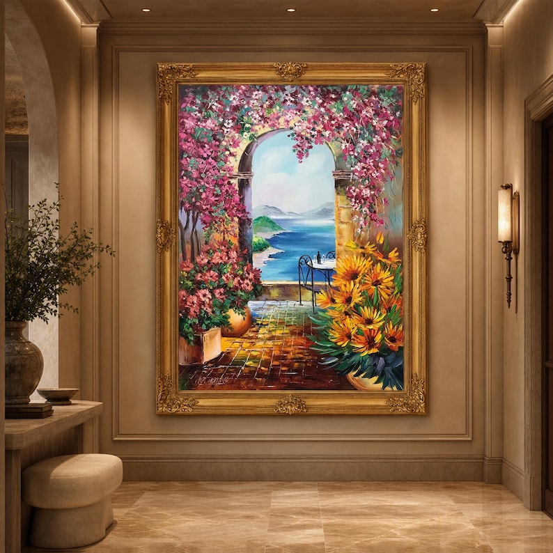 Puede incluir: Una pintura al &oacute;leo enmarcada que representa una escena de terraza mediterr&aacute;nea con un arco de piedra cubierto de buganvillas rosas, girasoles amarillos vibrantes en primer plano y una vista del mar azul y monta&ntilde;as lejanas.
