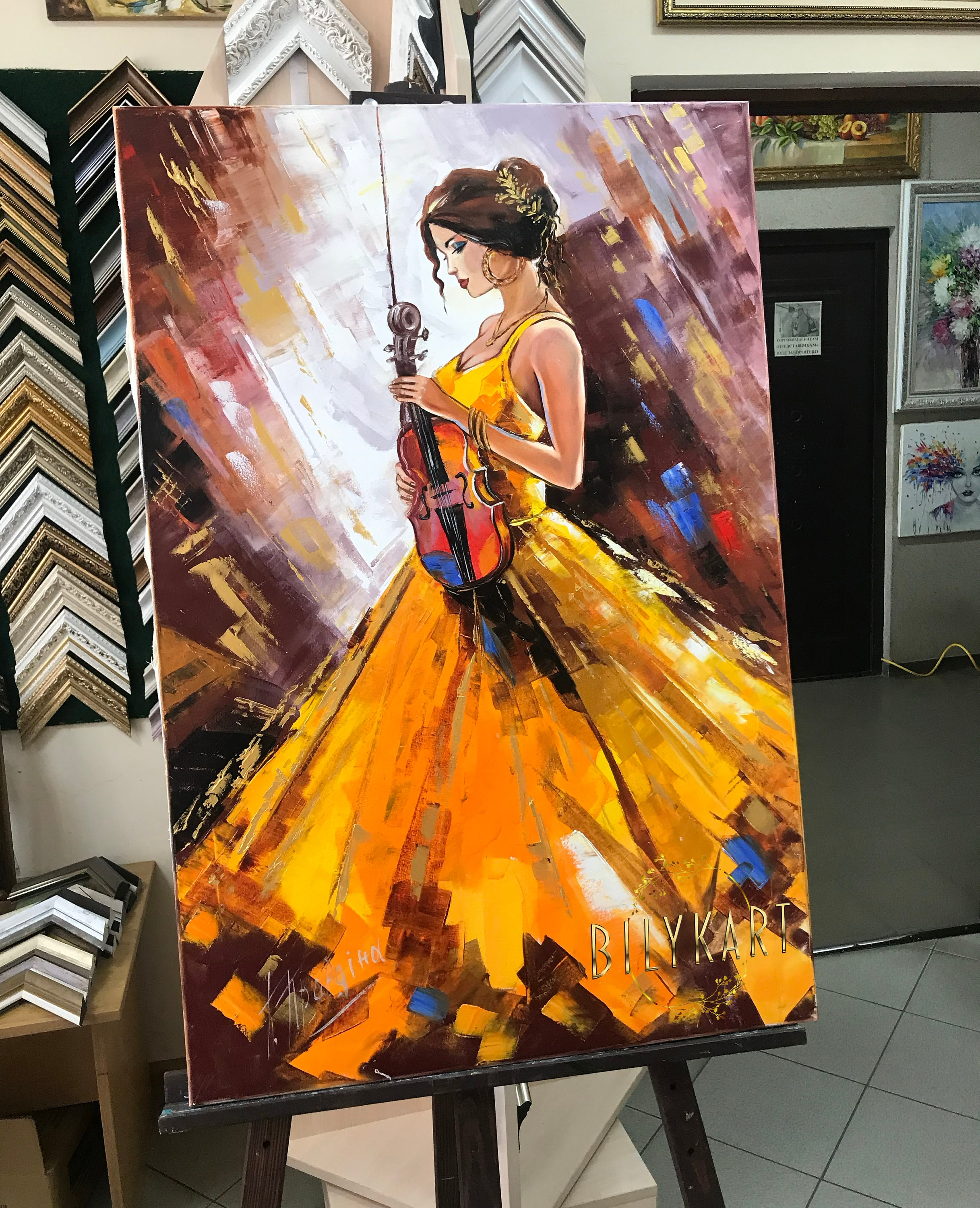 バイオリニストの女性を描いた油絵（オリジナル）｜特大サイズの抽象的