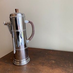Vintage Art Deco Cocktail Shaker with Brown Bakelite Handle - Chromium 1920s Fluted Chrome Shaker Barware Retro Flapper 1920s Bar Speakeasy