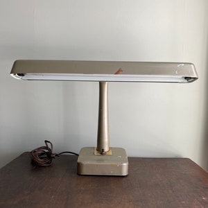 Lámpara de escritorio Vintage 1940s o 1950s - Metal Mid Century Modern Light - Lámpara Hobby