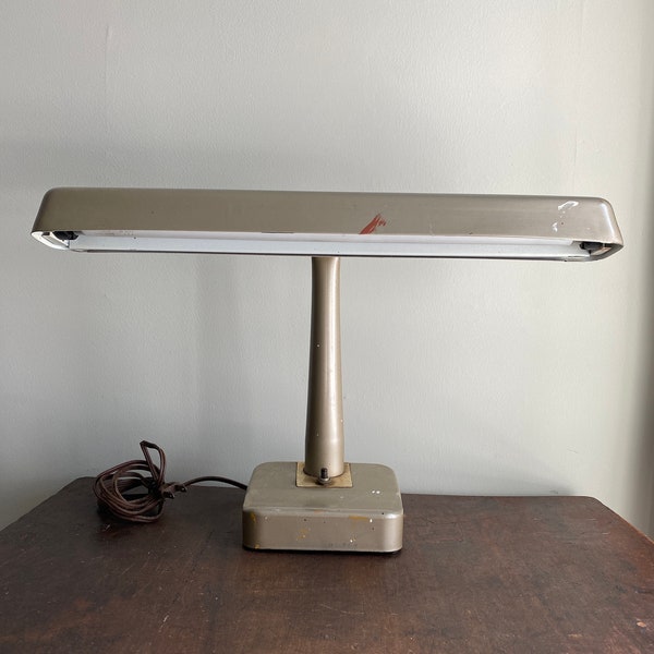 Vintage 1940s or 1950s Desk Lamp - Metal Mid Century Modern Light - Hobby Lamp