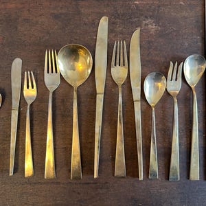 Juego de cubiertos vintage de bronce de mediados de siglo (66 piezas)