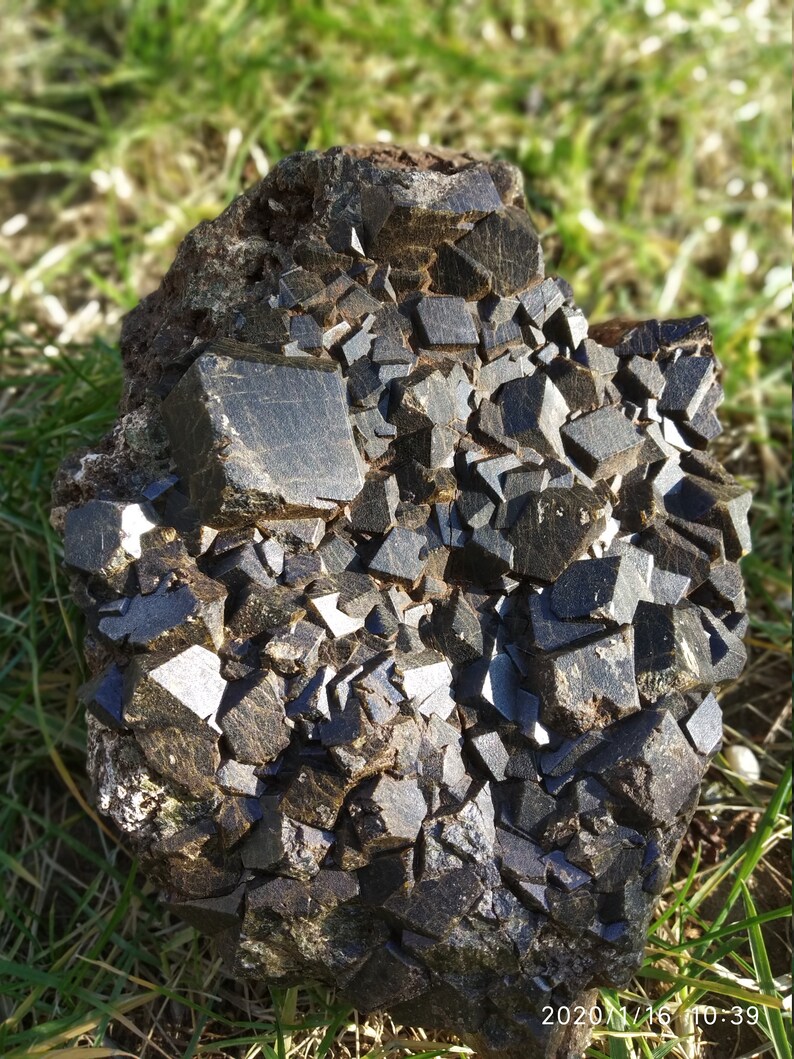 Garnet Melanite