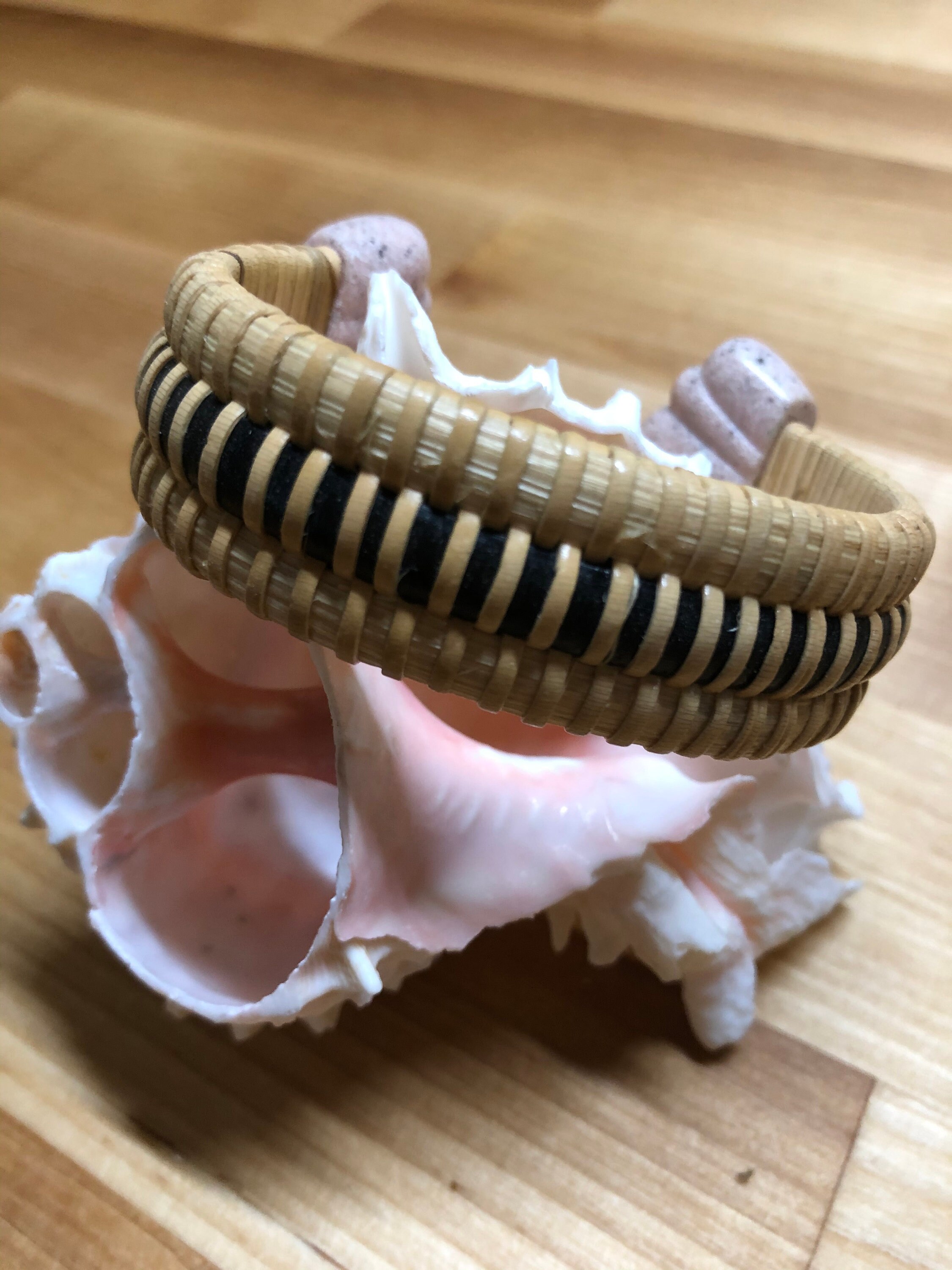Nantucket style Bracelet with Mauve clam shell end caps — Nantucket