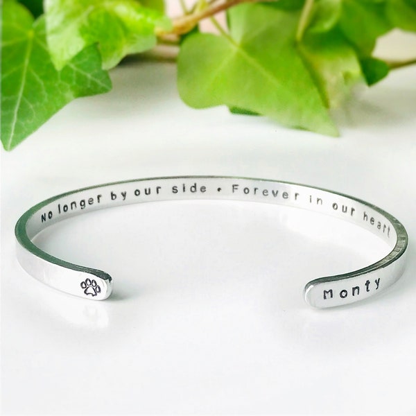 Pet Memorial Paw Name Bracelet // Dog Cat Grief Condolences Jewellery // Personalised Pet Loss Gift For Her Gift For Him Couples Pet Loss