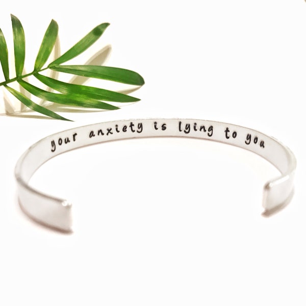 Your Anxiety Is Lying To You Armband / Achtsamkeit Schmuck / Stressabbau / handgestempelt / Inspirationsgeschenk / Angst helfen, Stress helfen