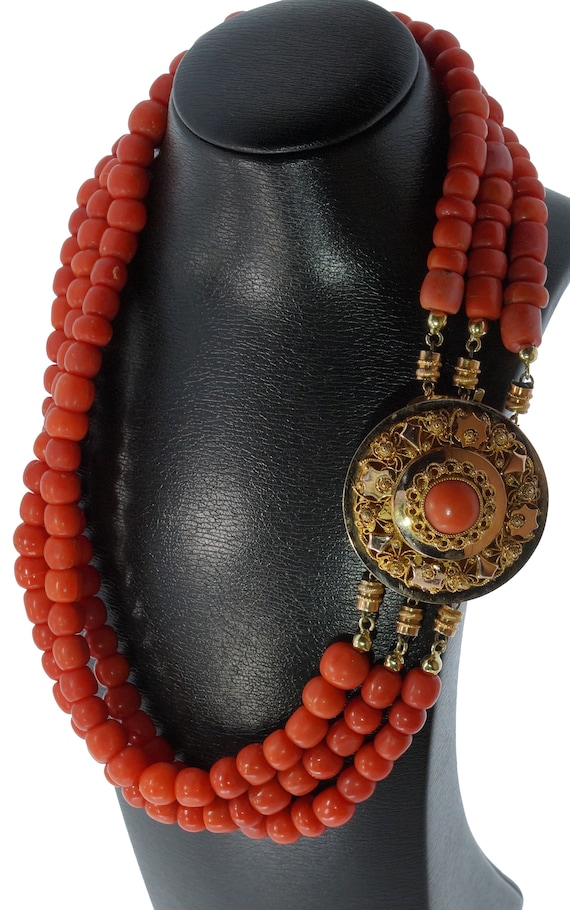 Exclusive red coral antique necklace, 3-strand on… - image 1