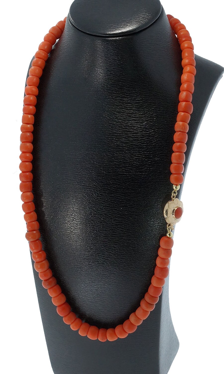 Blood coral necklace with barrel-shaped beads, beautiful orange-red color on 14 carat gold flower clasp (15 mm).