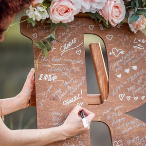 Libro de visitas de boda personalizado con letras grandes, su apellido, nombres y fechas, madera natural, grabado con láser, maravilloso regalo de aniversario