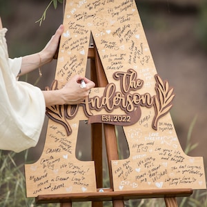 Libro de visitas Carta alternativa de vuestro apellido con texto en 3D de vuestros nombres y fecha para los deseos de los invitados a la boda en madera natural