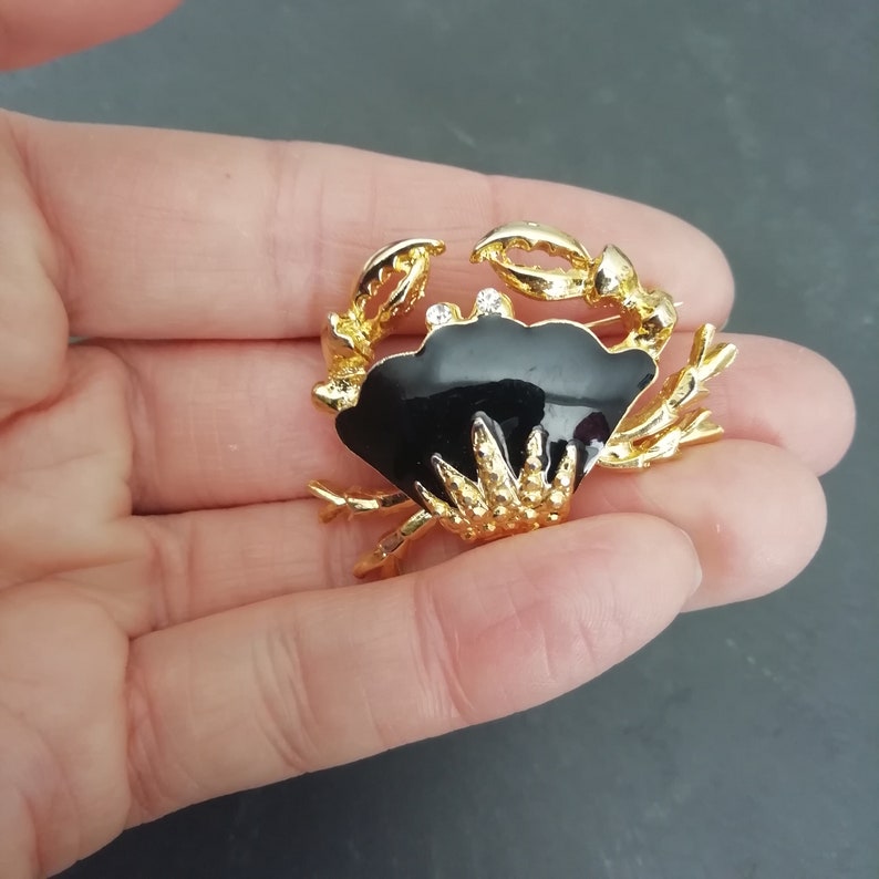 Small Crab Pin Zodiac Sign Cancer Pin RETRO cute Gold Plated and Black Enamel pin Starsign CRAB Brooch