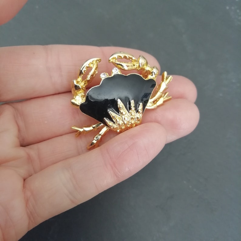 Small Crab Pin Zodiac Sign Cancer Pin RETRO cute Gold Plated and Black Enamel pin Starsign CRAB Brooch