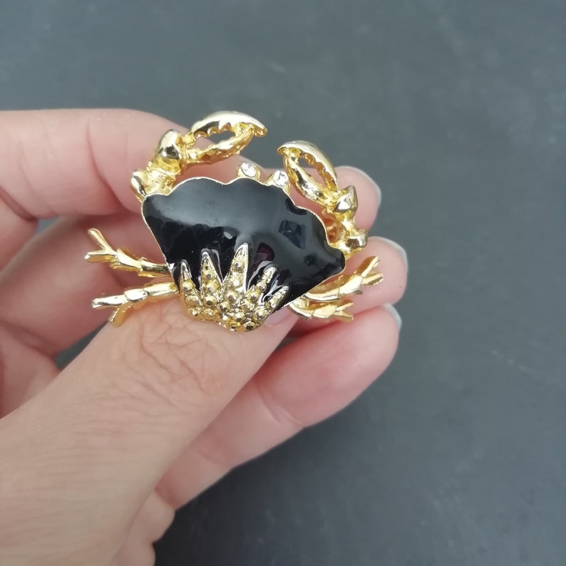 Small Crab Pin Zodiac Sign Cancer Pin RETRO cute Gold Plated and Black Enamel pin Starsign CRAB Brooch