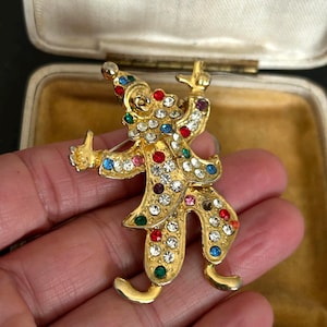 Bunte Gelenk Clown Brosche aus Emaille - Vintage 1980er Jahre Happy Circus Schmuck, Sammlerstück, Anstecknadel