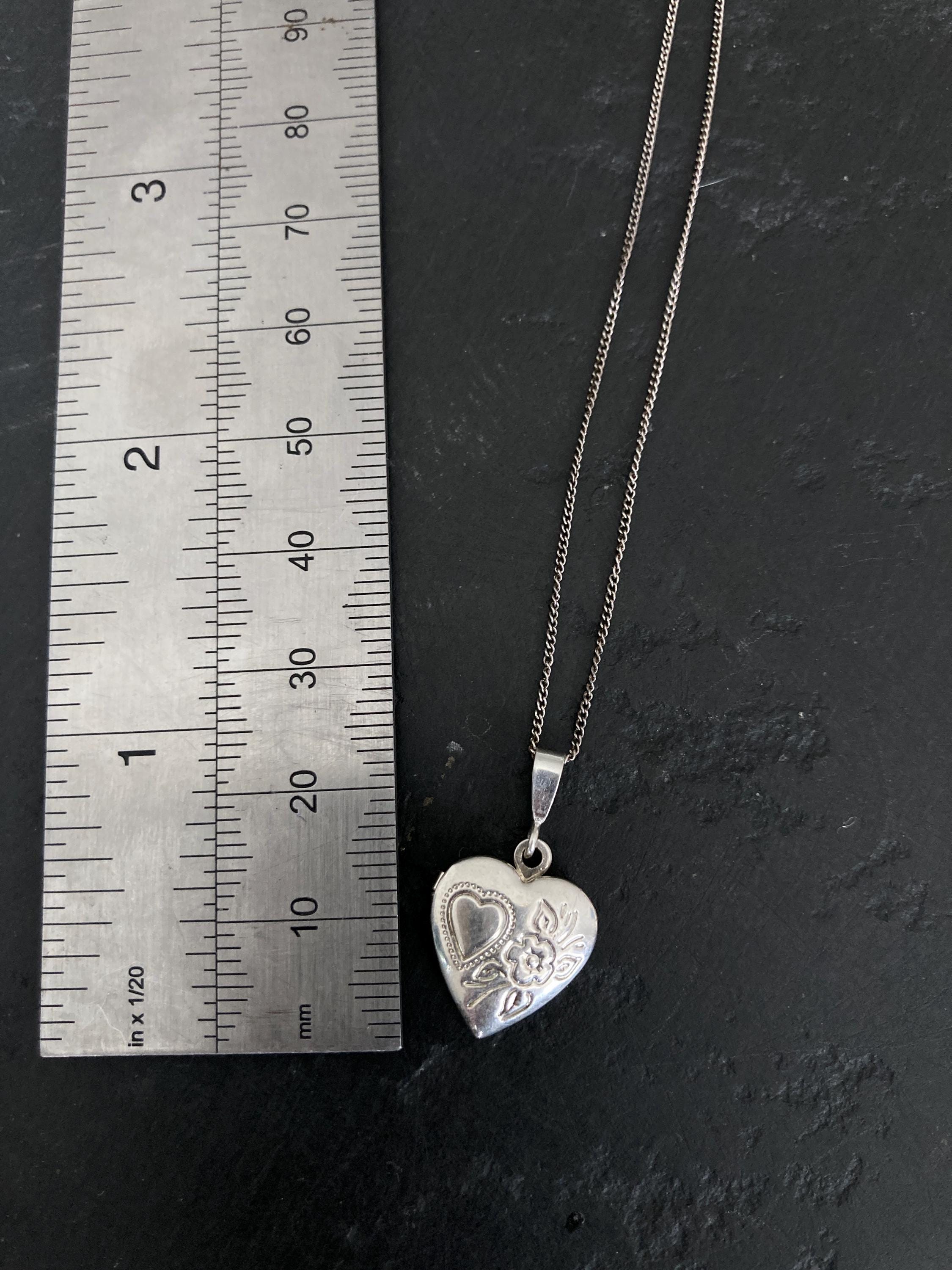 1980s VINTAGE SILVER Locket on Chain, Small Sterling Silver Engraved Pendant Necklace, Vintage Silver Jewelry, Small Heart Locket on Chain - Etsy 1980s VINTAGE SILVER Locket on Chain, Small Sterling Silver Engraved Pendant Necklace, Vintage Silver Jewelry, Small Heart Locket on Chain - Etsy