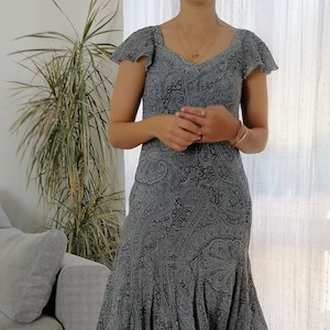Vintage 100% zijden grijsblauwe midi-jurk / 90&#39;s bias cut paisley print grijze jurk