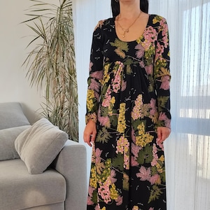 Vintage maxi floral black dress / 70&#39;s pink and green flower print dress with long sleeves