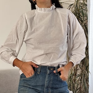 Vintage white blouse with ruffles / 80&#39;s white plumeti top shirt with shoulder pads